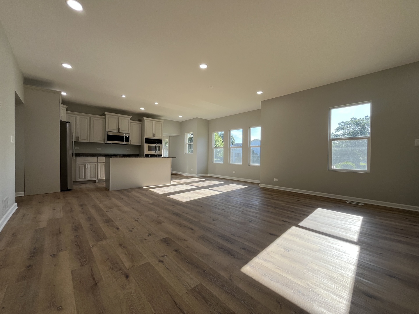 112 E South Street Property Photo 6