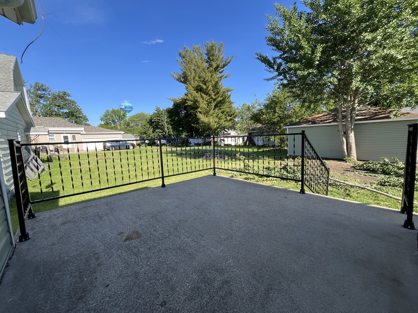 112 E South Street Property Photo 11