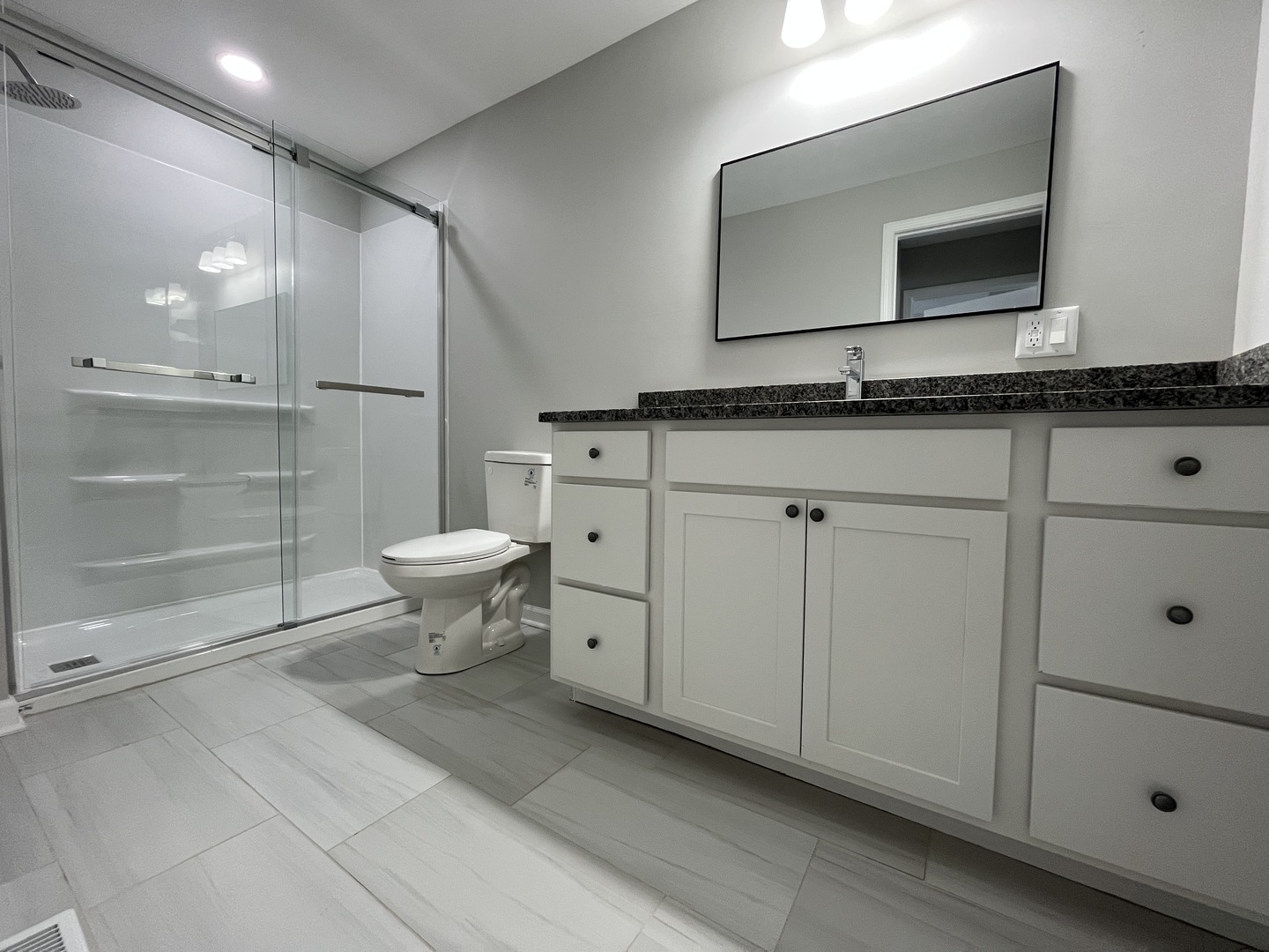 112 E South Street Property Photo 17