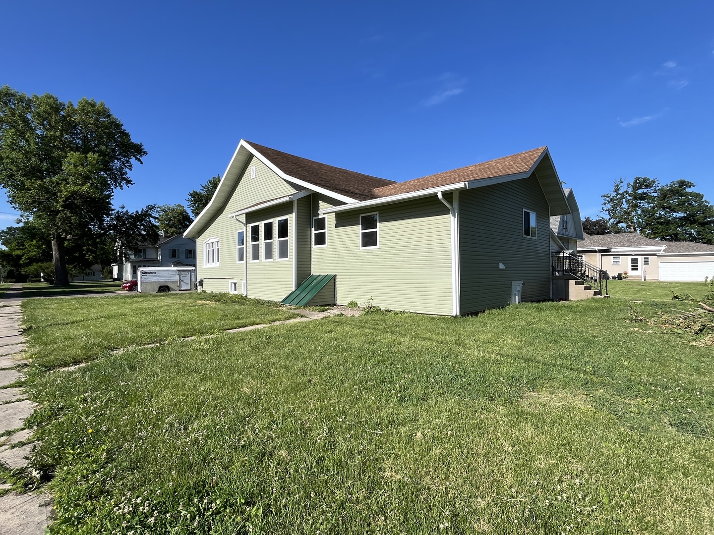 112 E South Street Property Photo 23