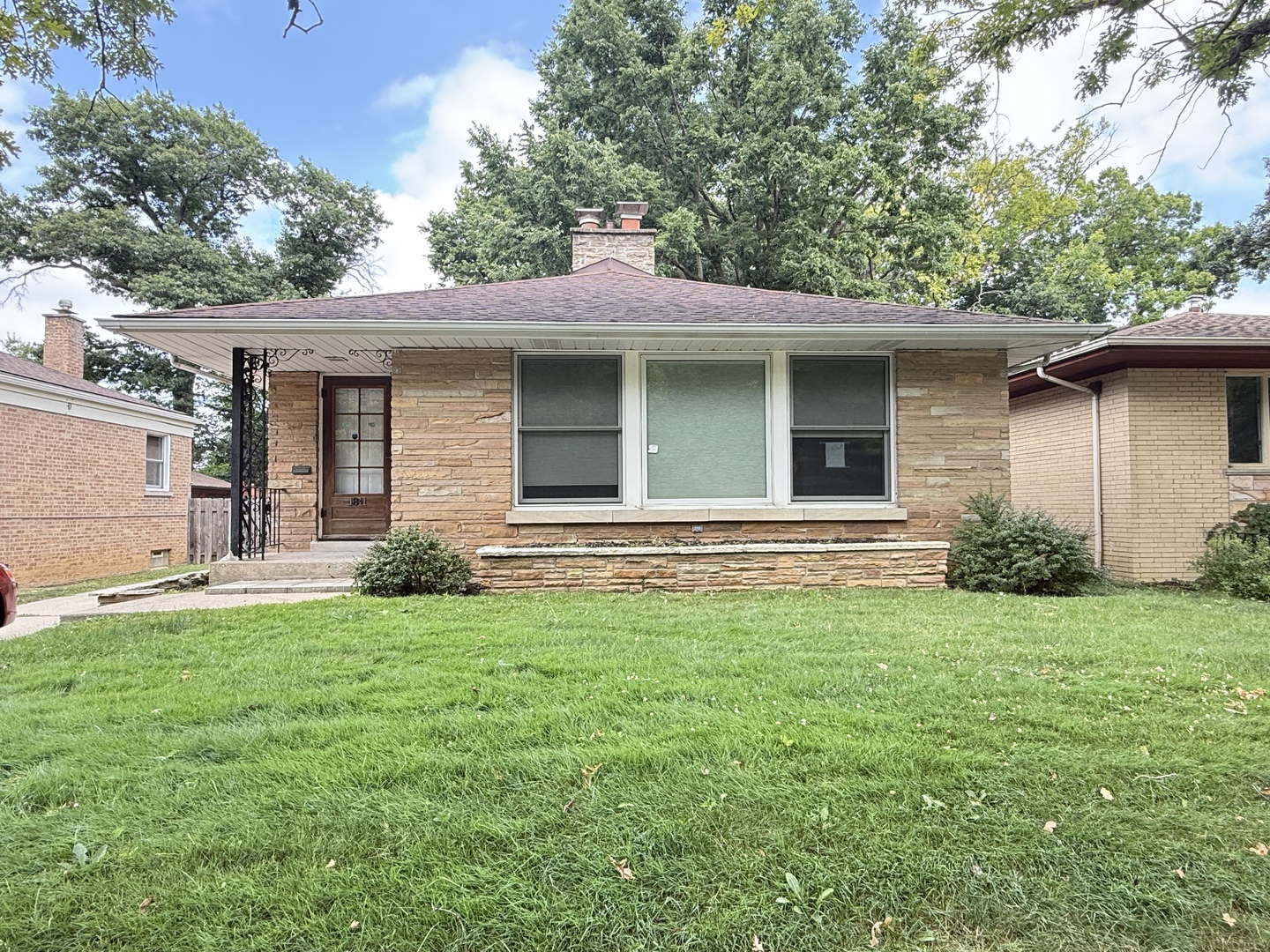 1811 N Thatcher Avenue Property Photo 1
