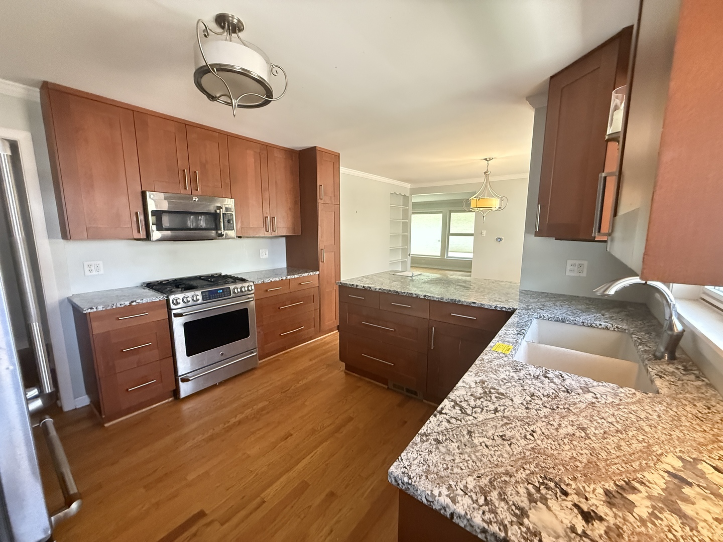 1811 N Thatcher Avenue Property Photo 2