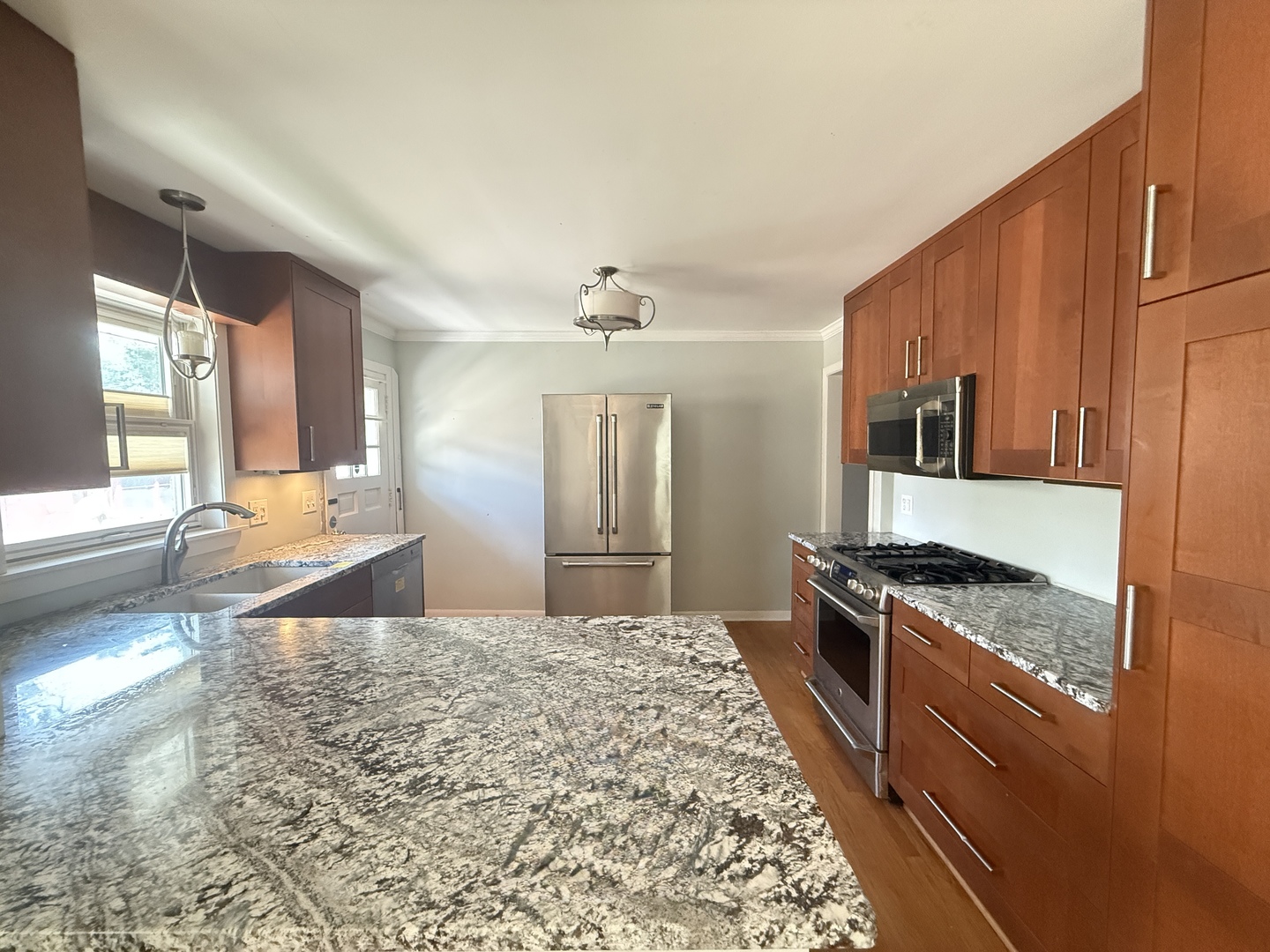 1811 N Thatcher Avenue Property Photo 3