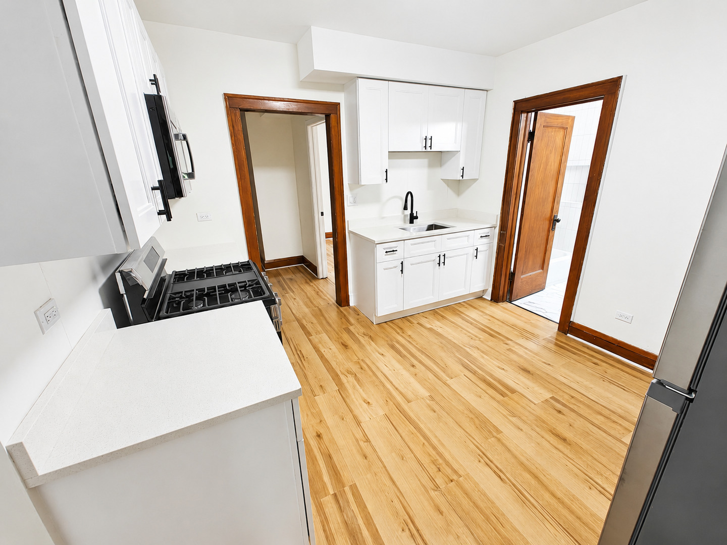 6807 S Artesian Avenue 2n Property Photo 6