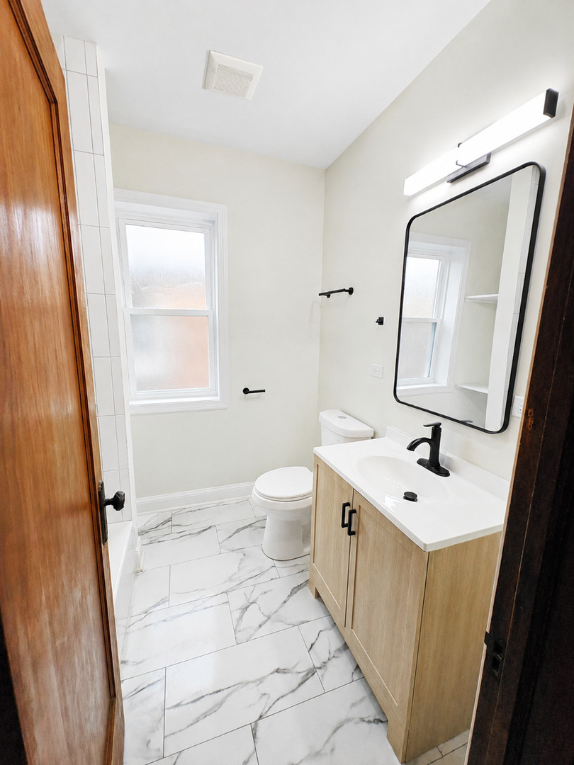 6807 S Artesian Avenue 2n Property Photo 10
