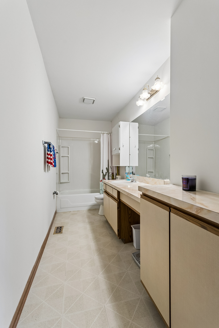 83 Midhurst Court 102a Property Photo 11
