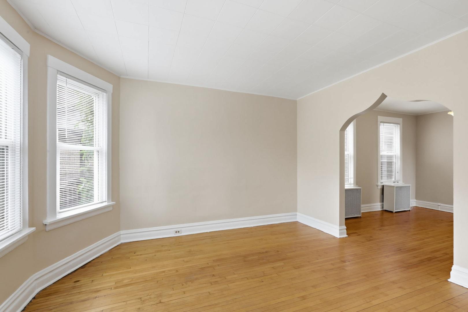 3516 N Cicero Avenue Property Photo 3
