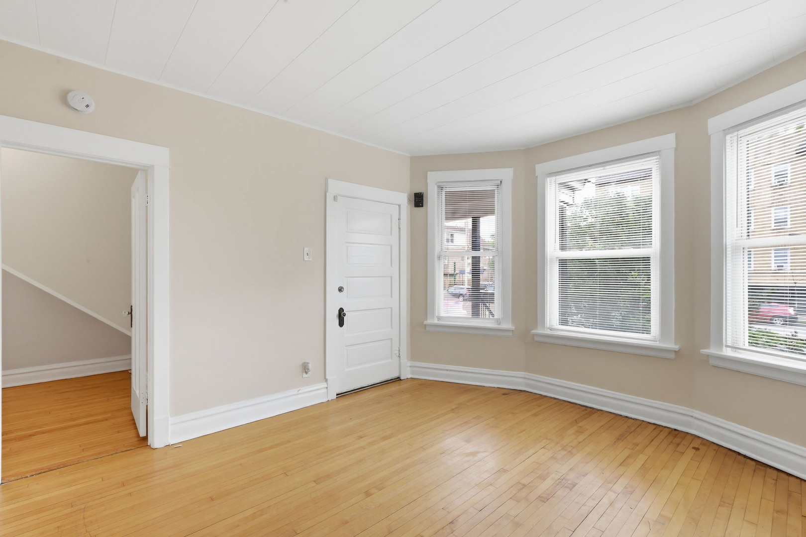 3516 N Cicero Avenue Property Photo 4