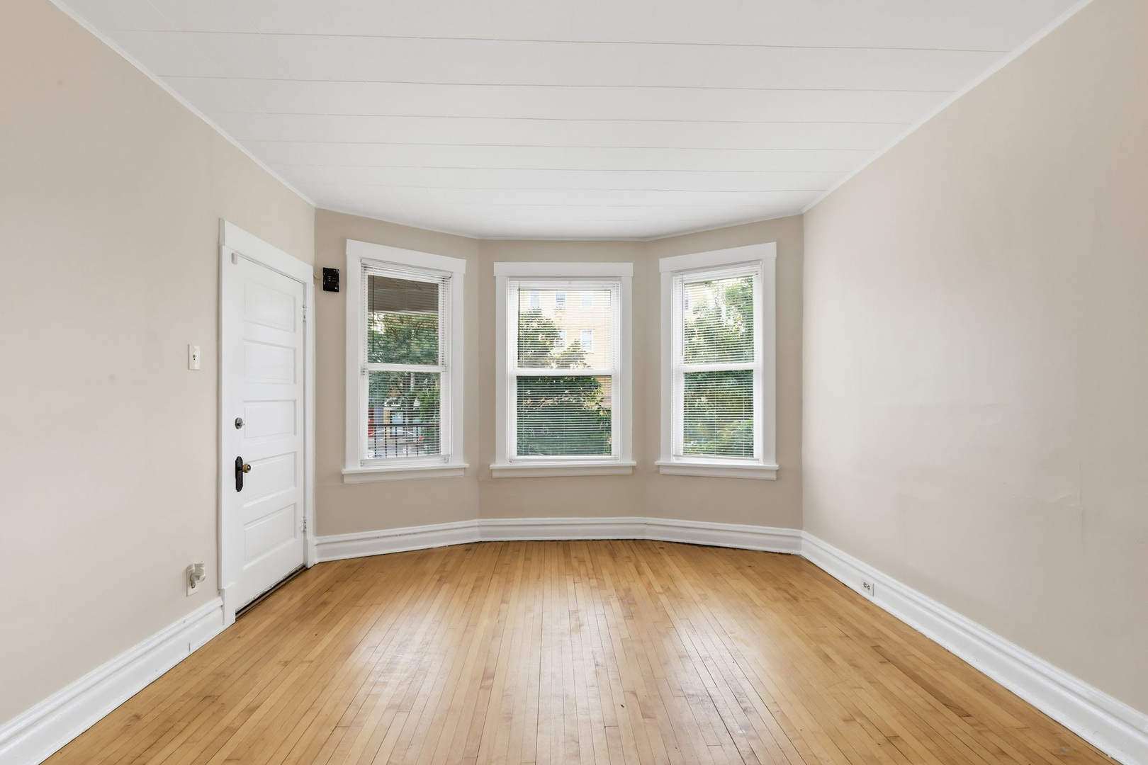 3516 N Cicero Avenue Property Photo 5