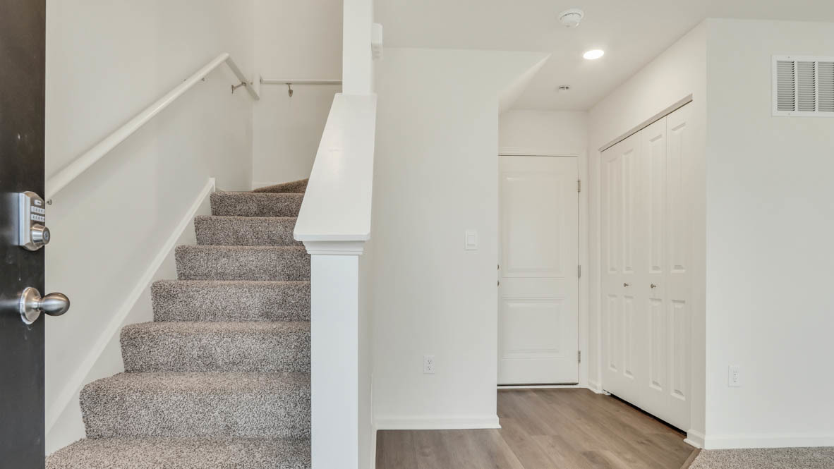 514 Yosemite Way Property Photo 3