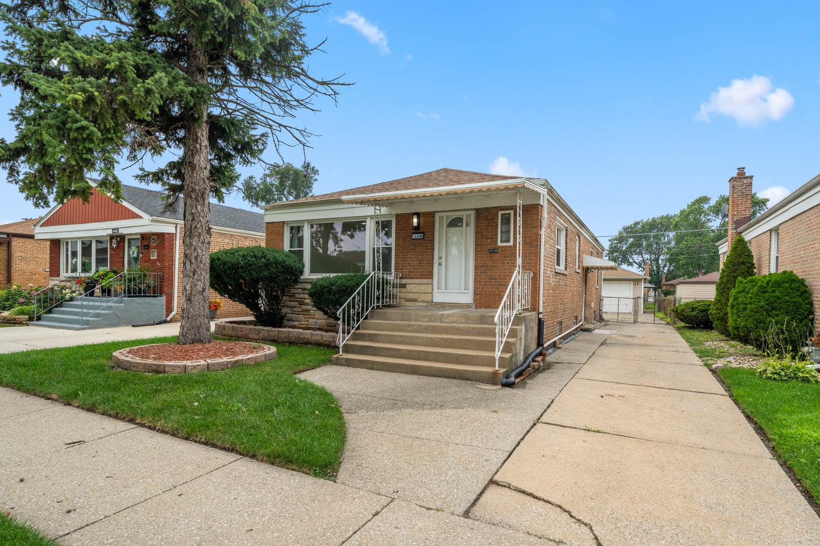 14408 S Hoxie Avenue Property Photo 1