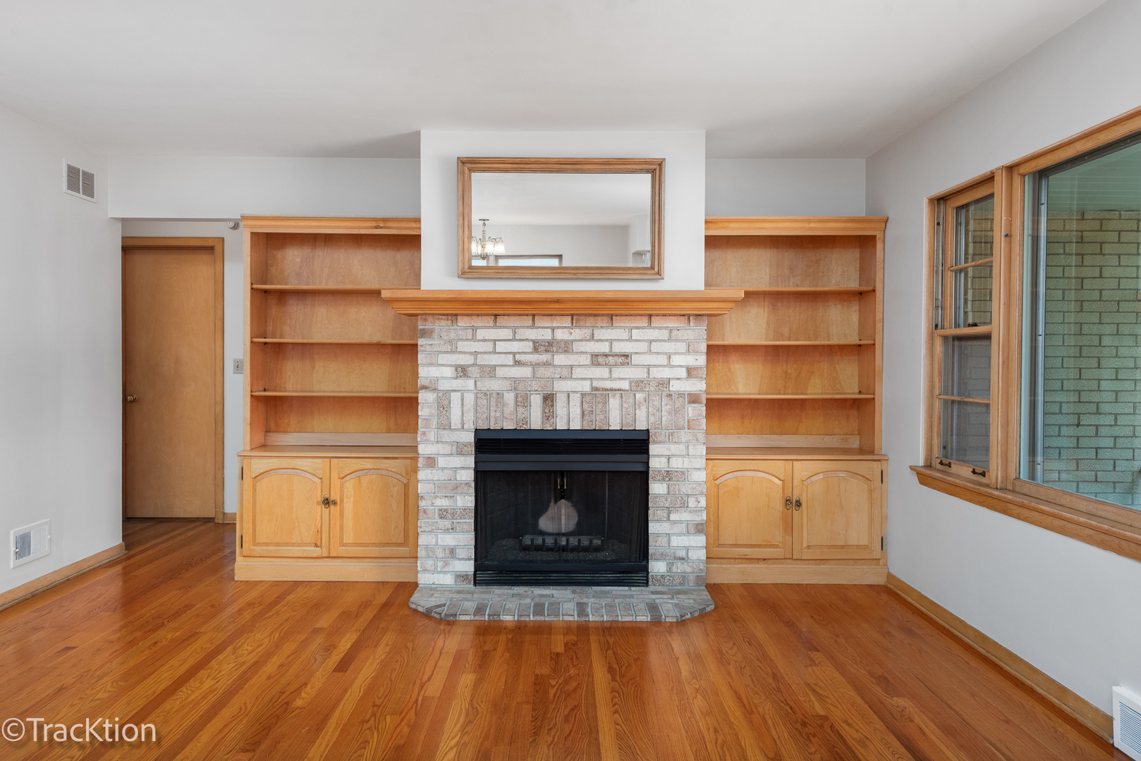 310 Merton Avenue Property Photo 4