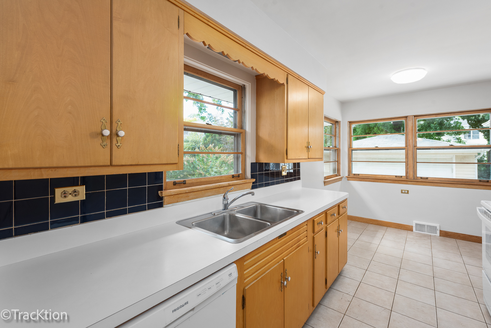 310 Merton Avenue Property Photo 7