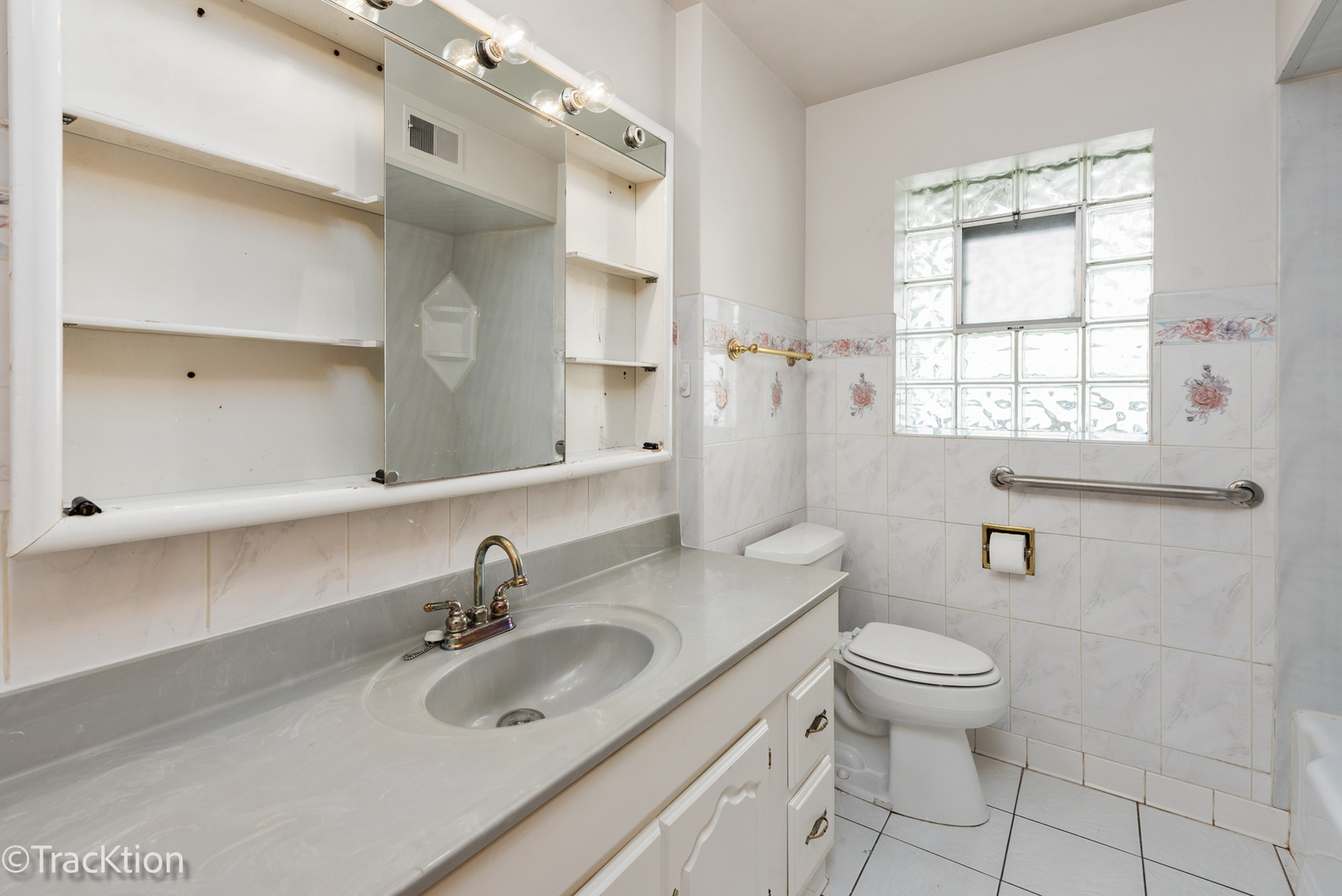 310 Merton Avenue Property Photo 13