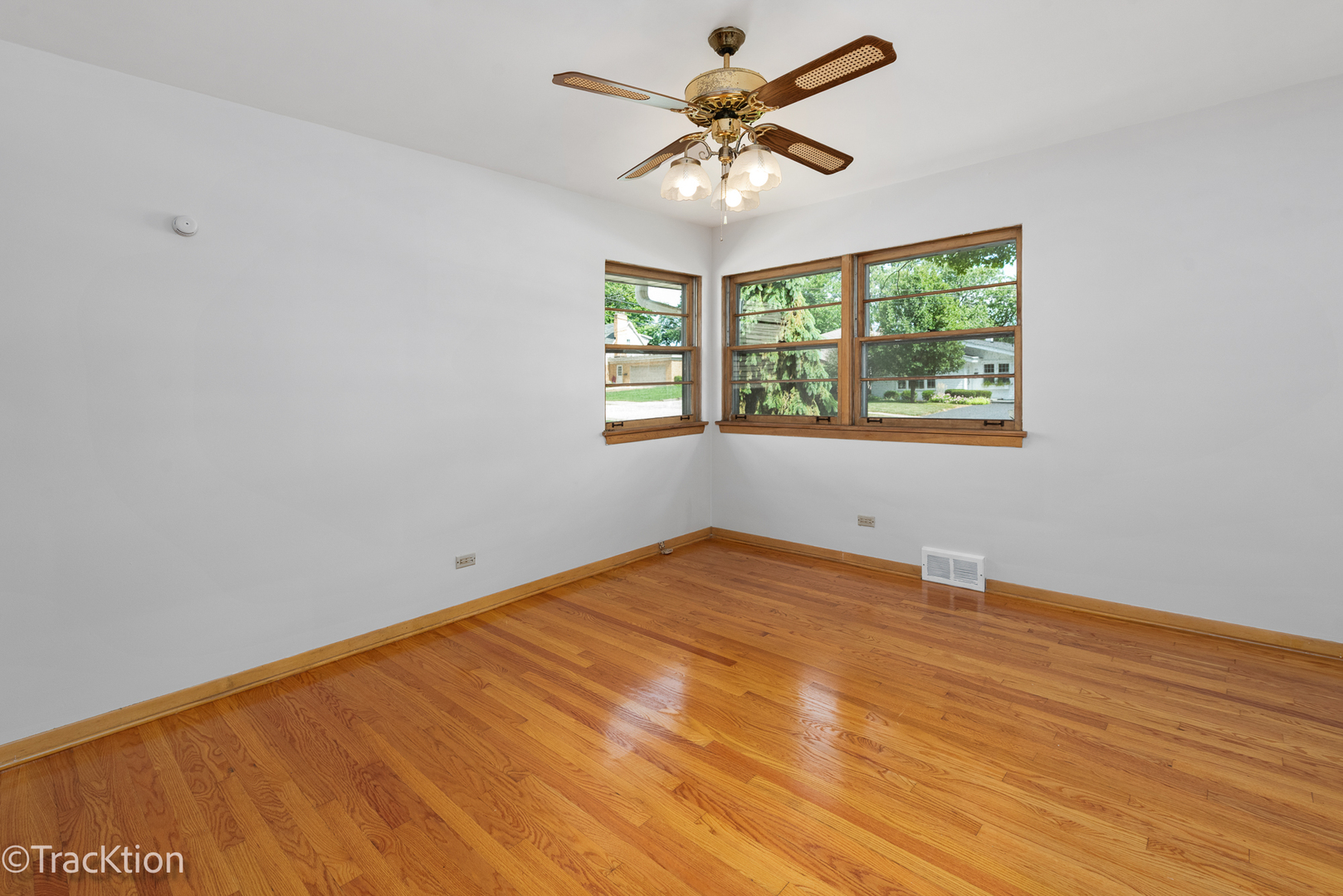 310 Merton Avenue Property Photo 14
