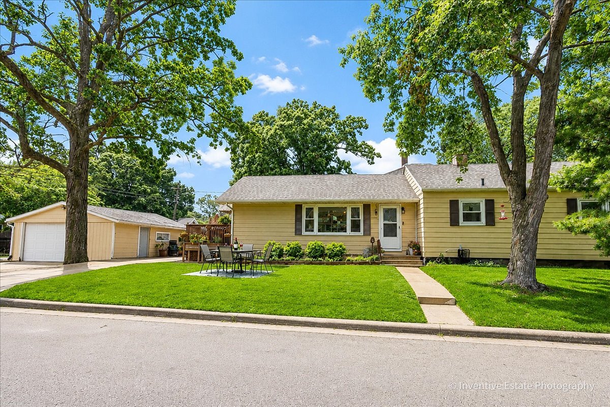 1051 Cottage Place Property Photo 3