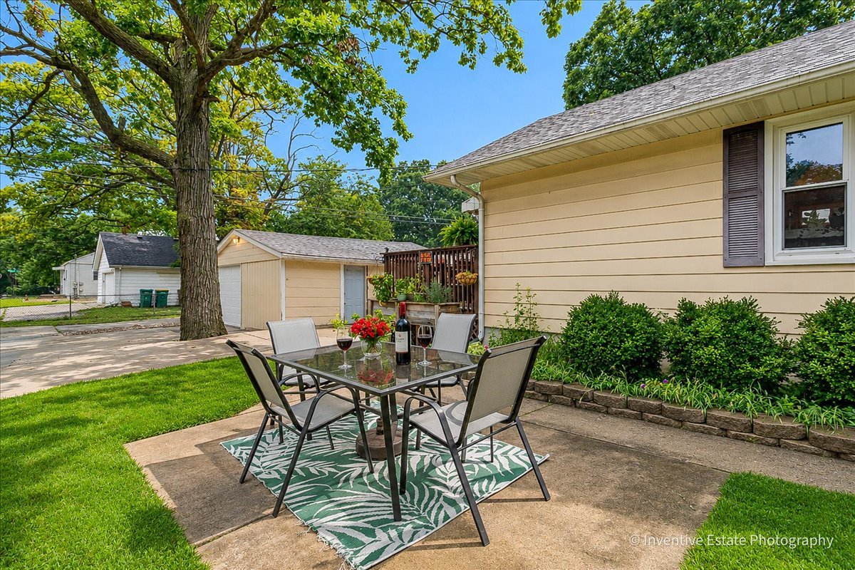 1051 Cottage Place Property Photo 4