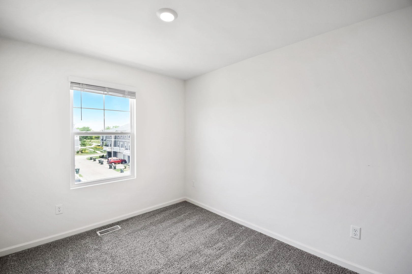2129 Yellowstone Boulevard Property Photo 24