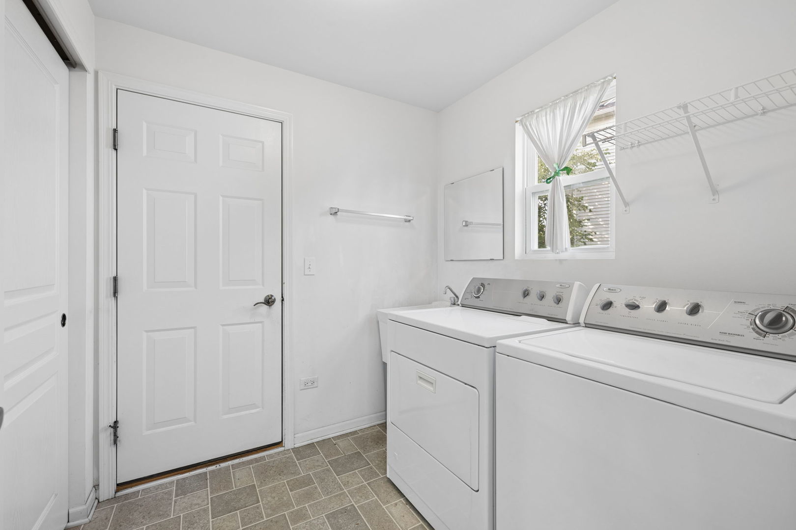354 Hogan Street Property Photo 28