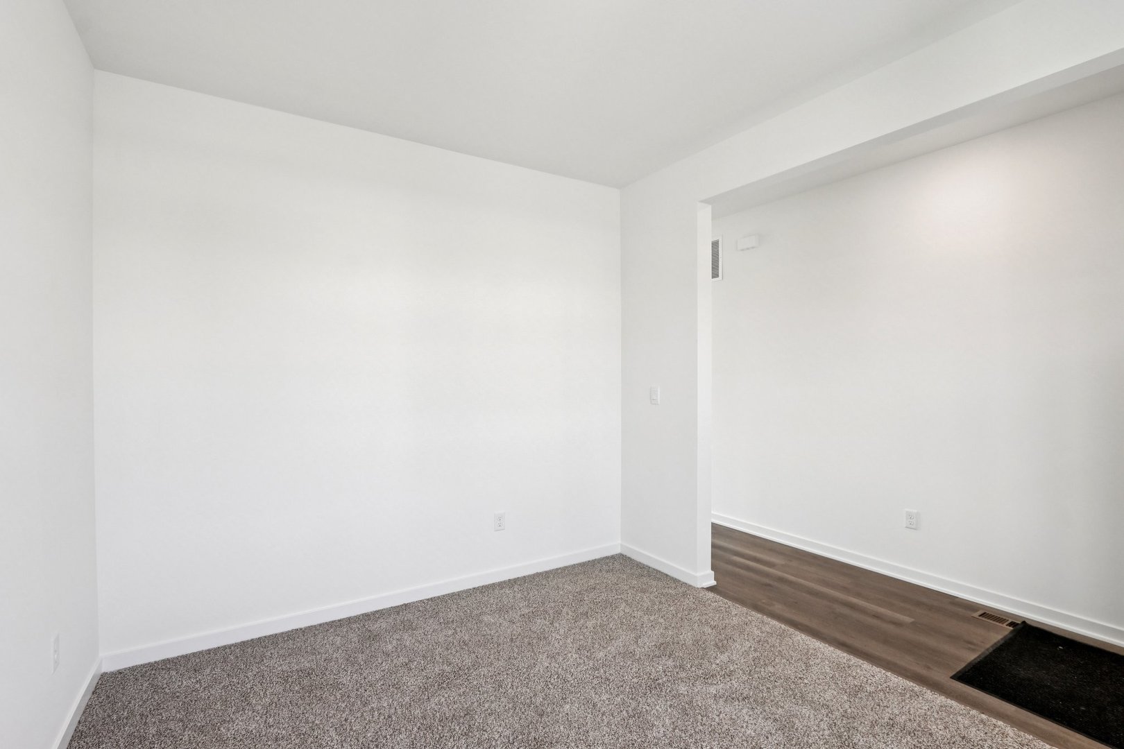 13610 S Coronado Circle Property Photo 3