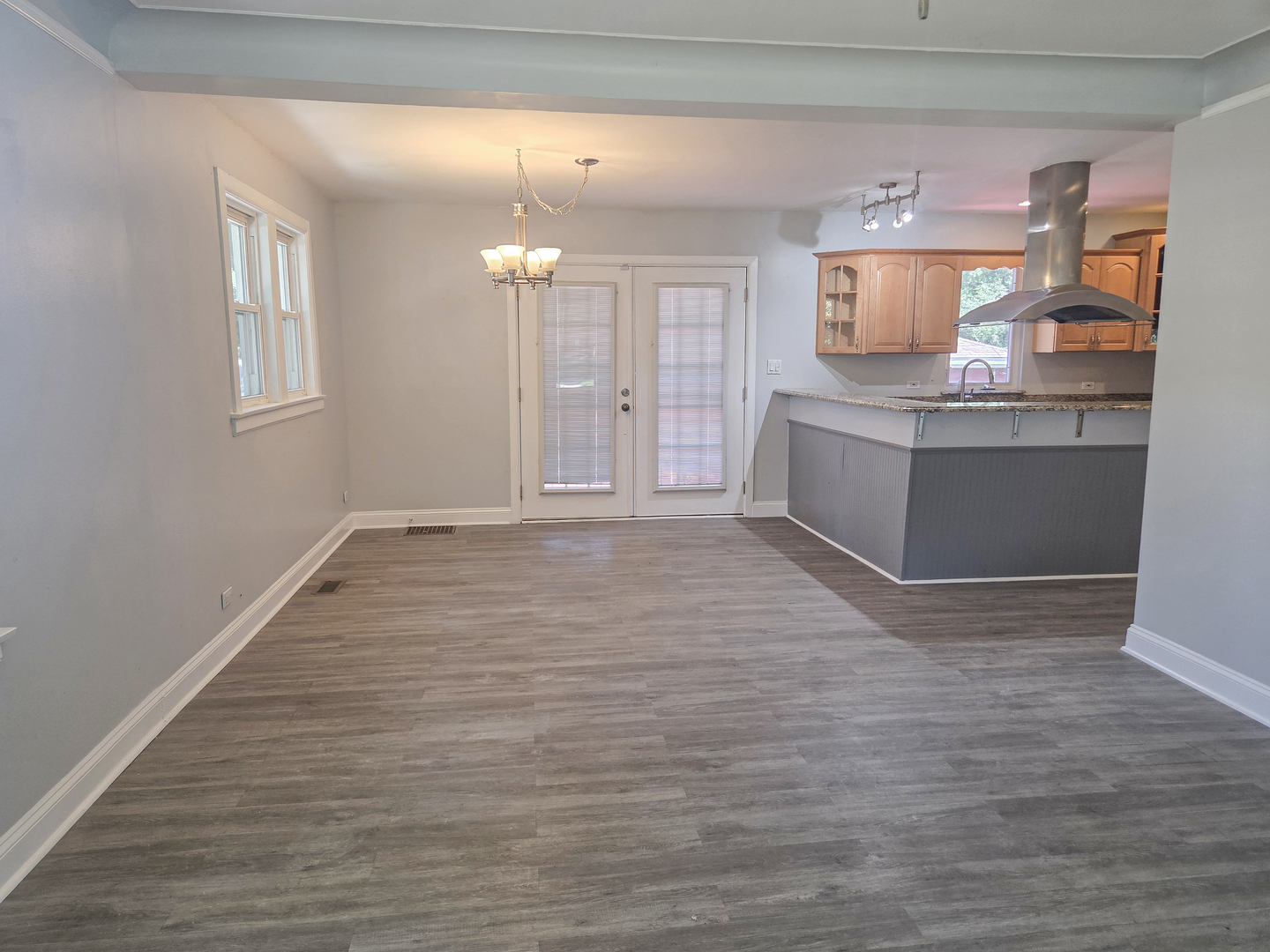2657 N Sayre Avenue Property Photo 6