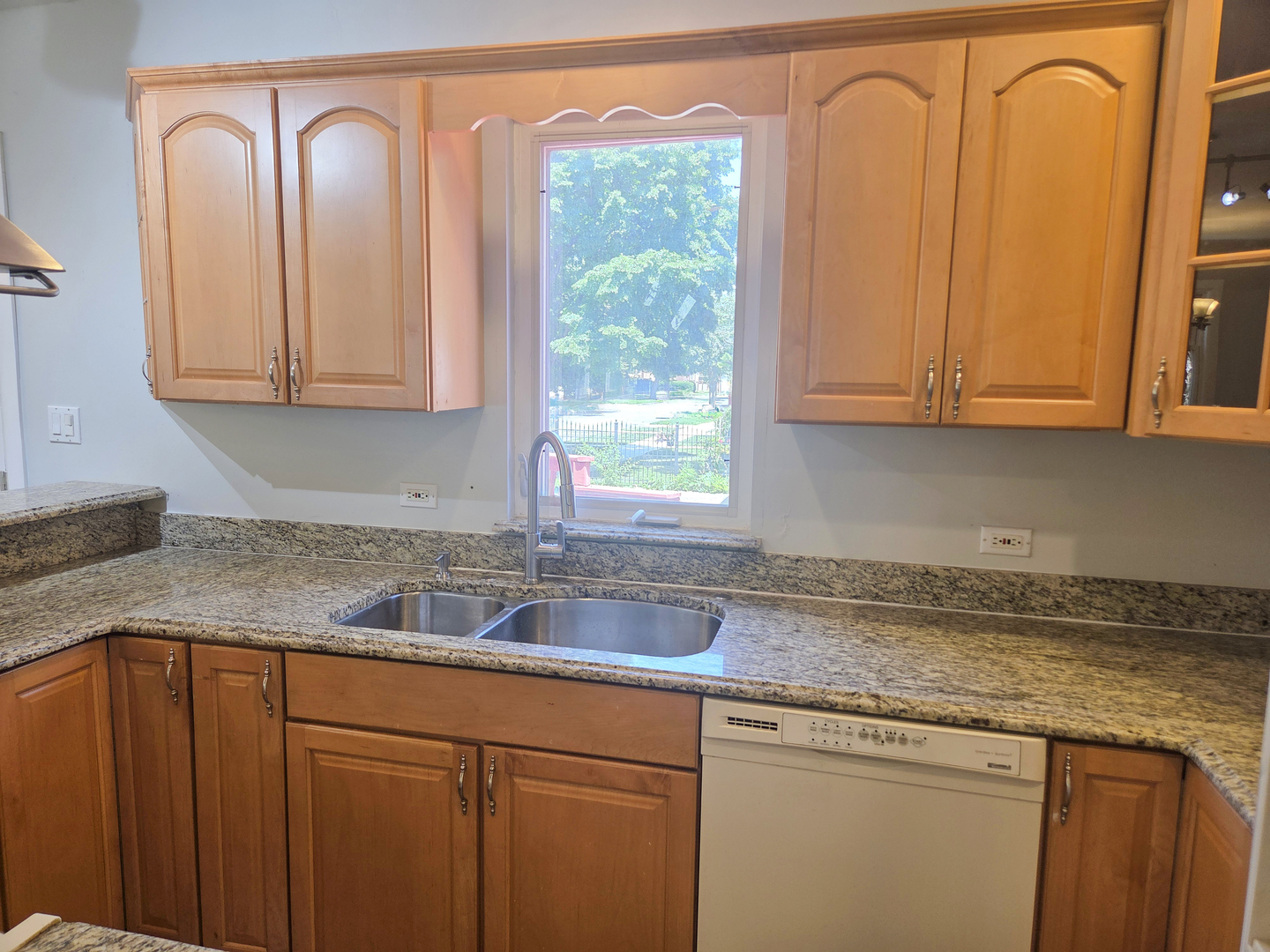 2657 N Sayre Avenue Property Photo 11