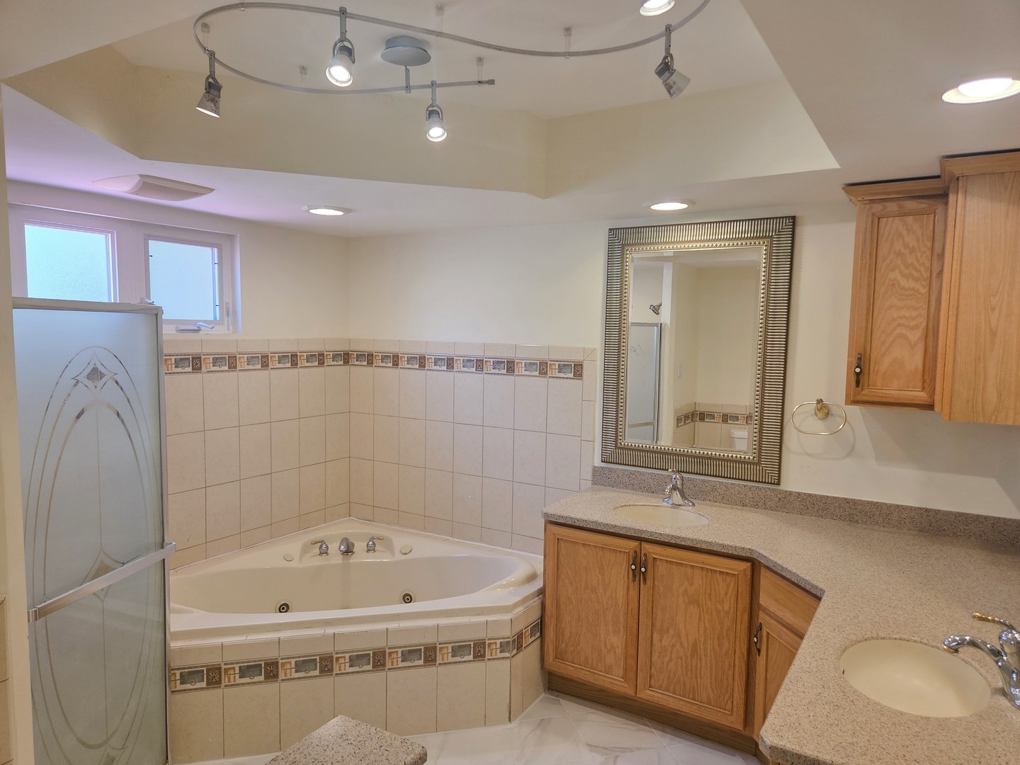 2657 N Sayre Avenue Property Photo 15
