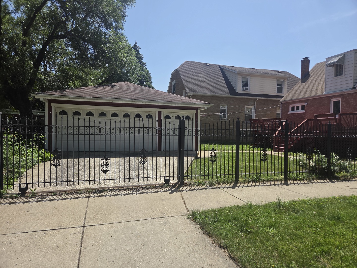 2657 N Sayre Avenue Property Photo 29