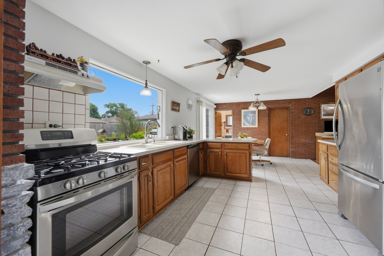 9817 Tulley Avenue Property Photo 10