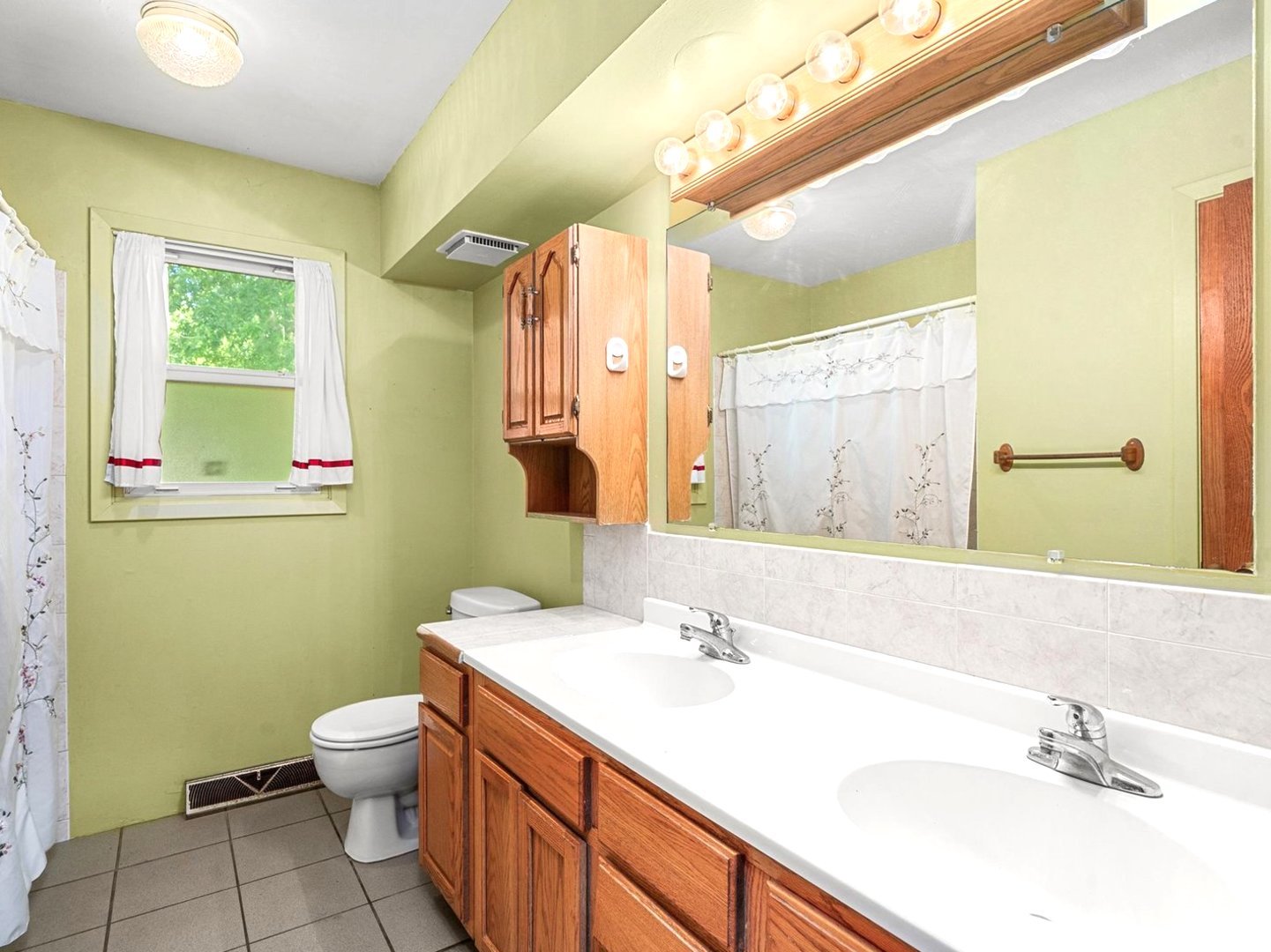 310 N View Street Property Photo 16