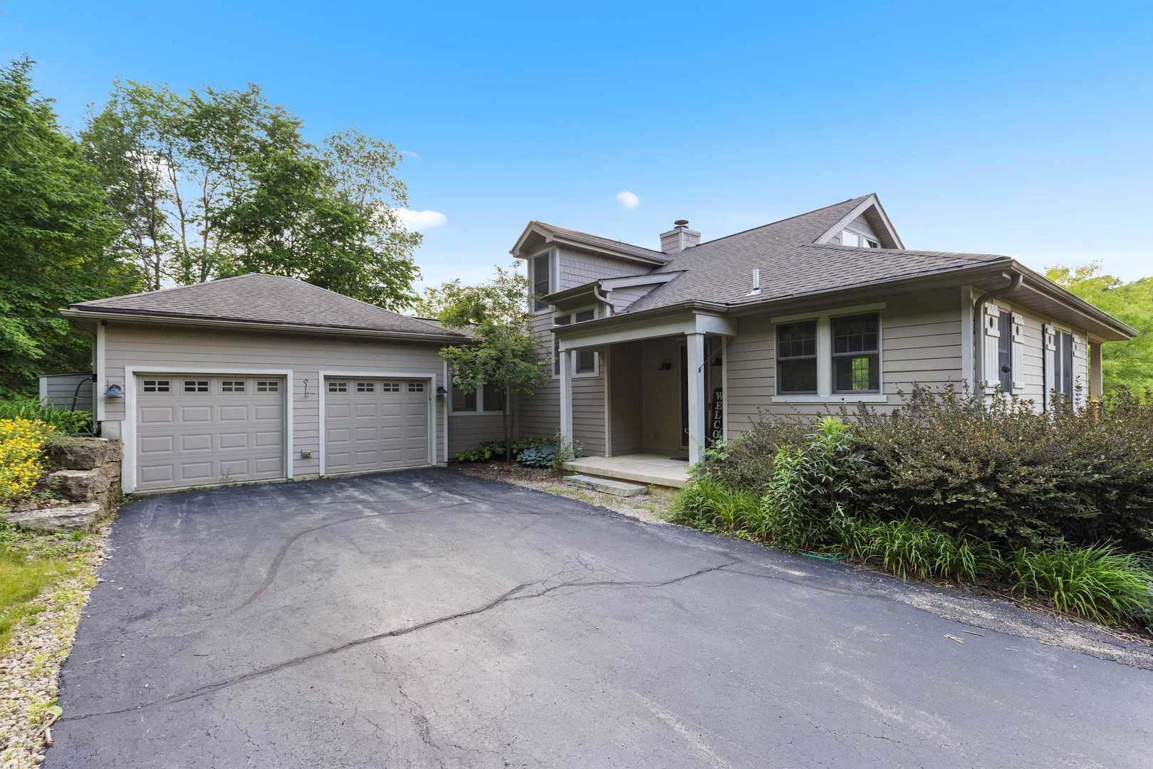 33 Sugarcreek Trail Property Photo 1