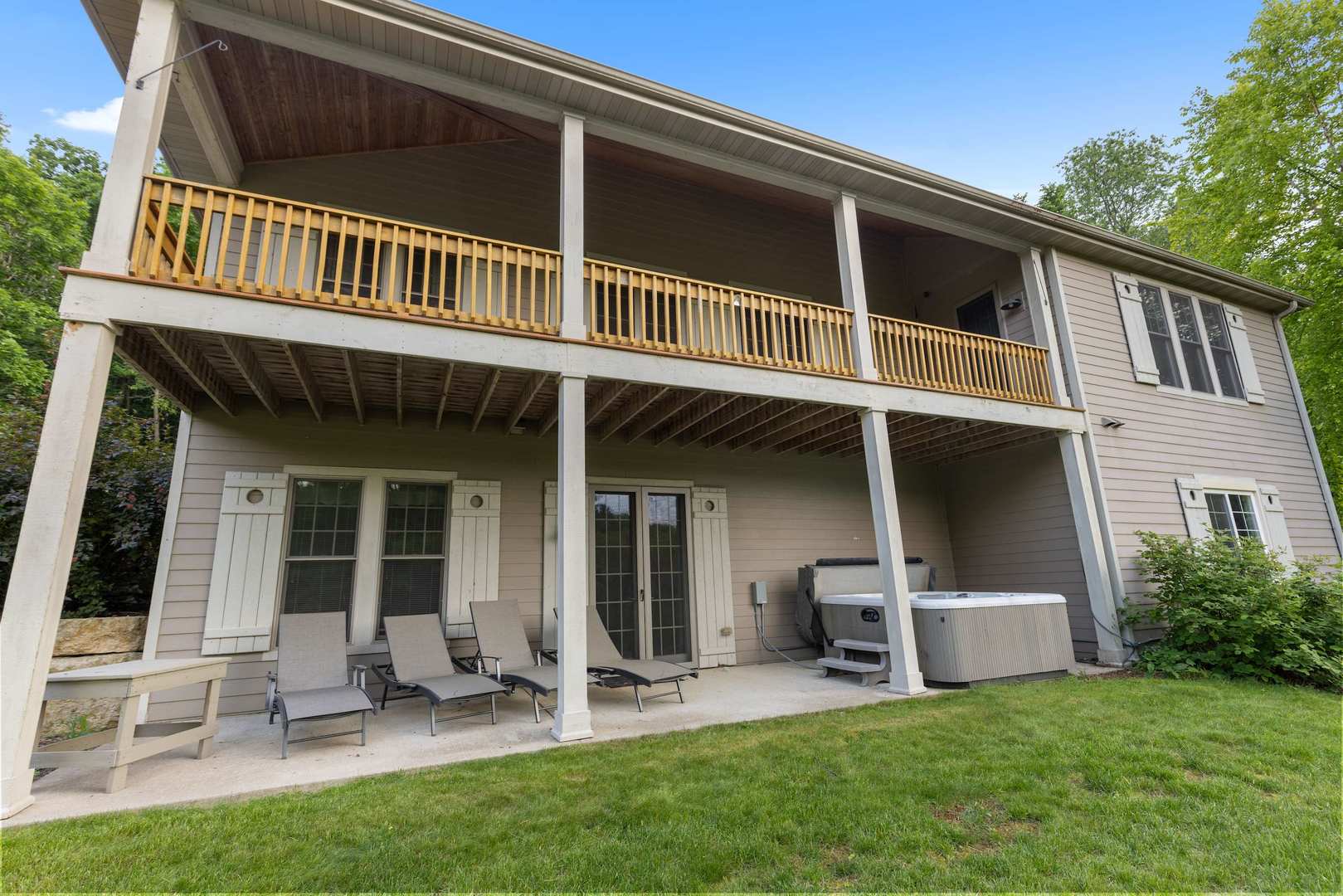 33 Sugarcreek Trail Property Photo 4