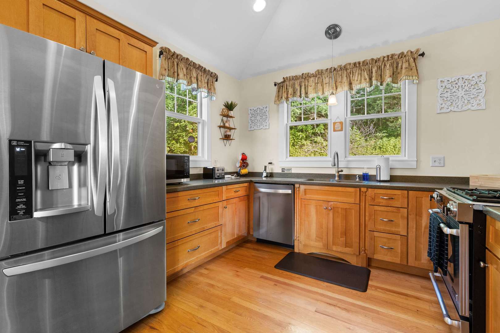 33 Sugarcreek Trail Property Photo 16