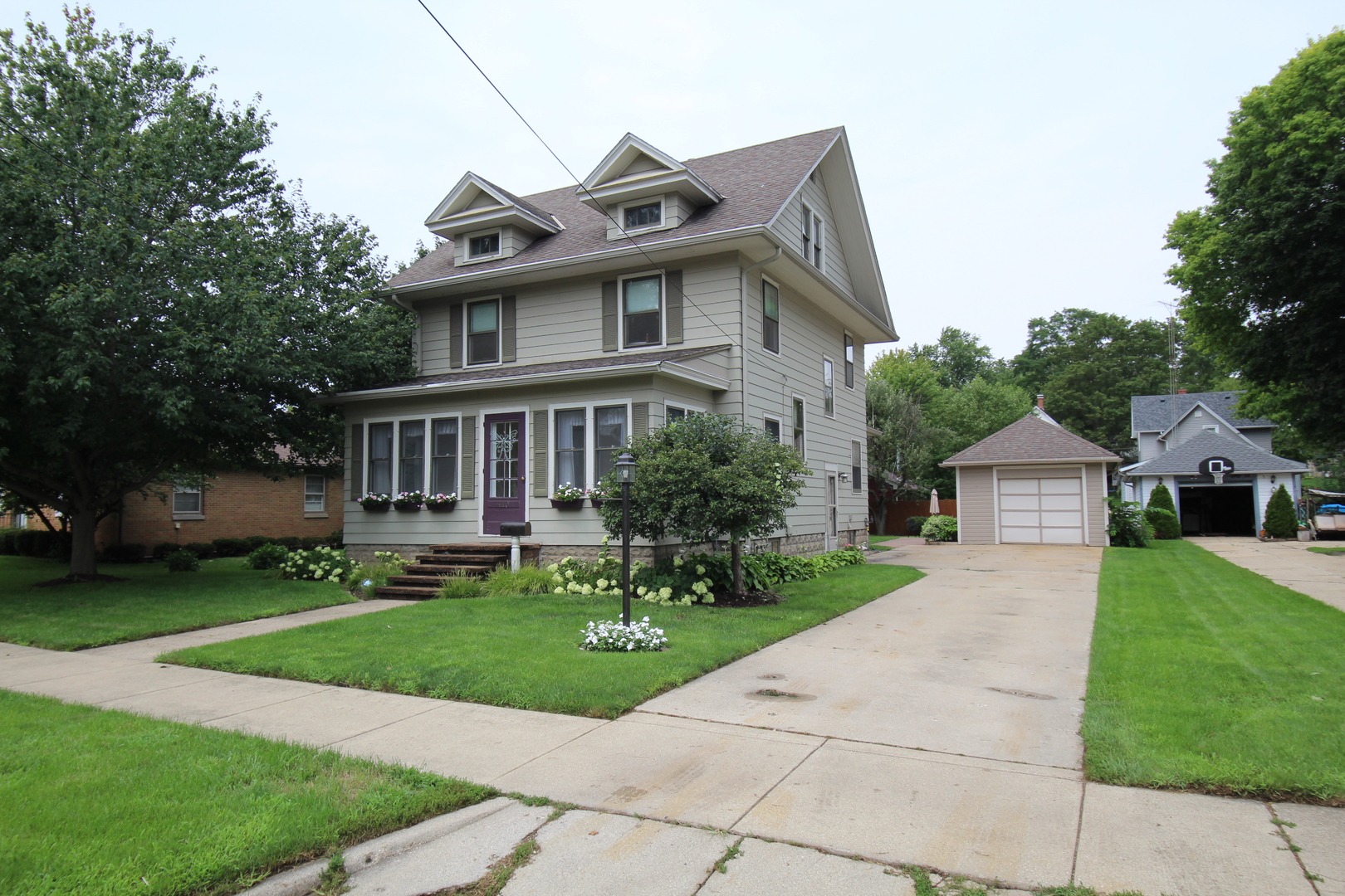 410 E Hurlbut Property Photo 3