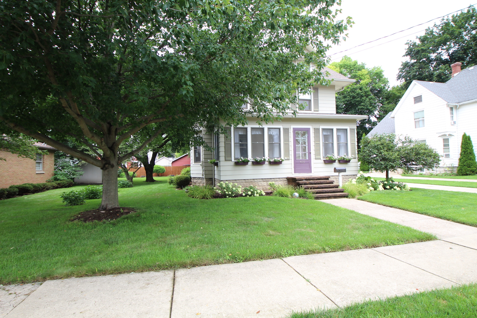 410 E Hurlbut Property Photo 4