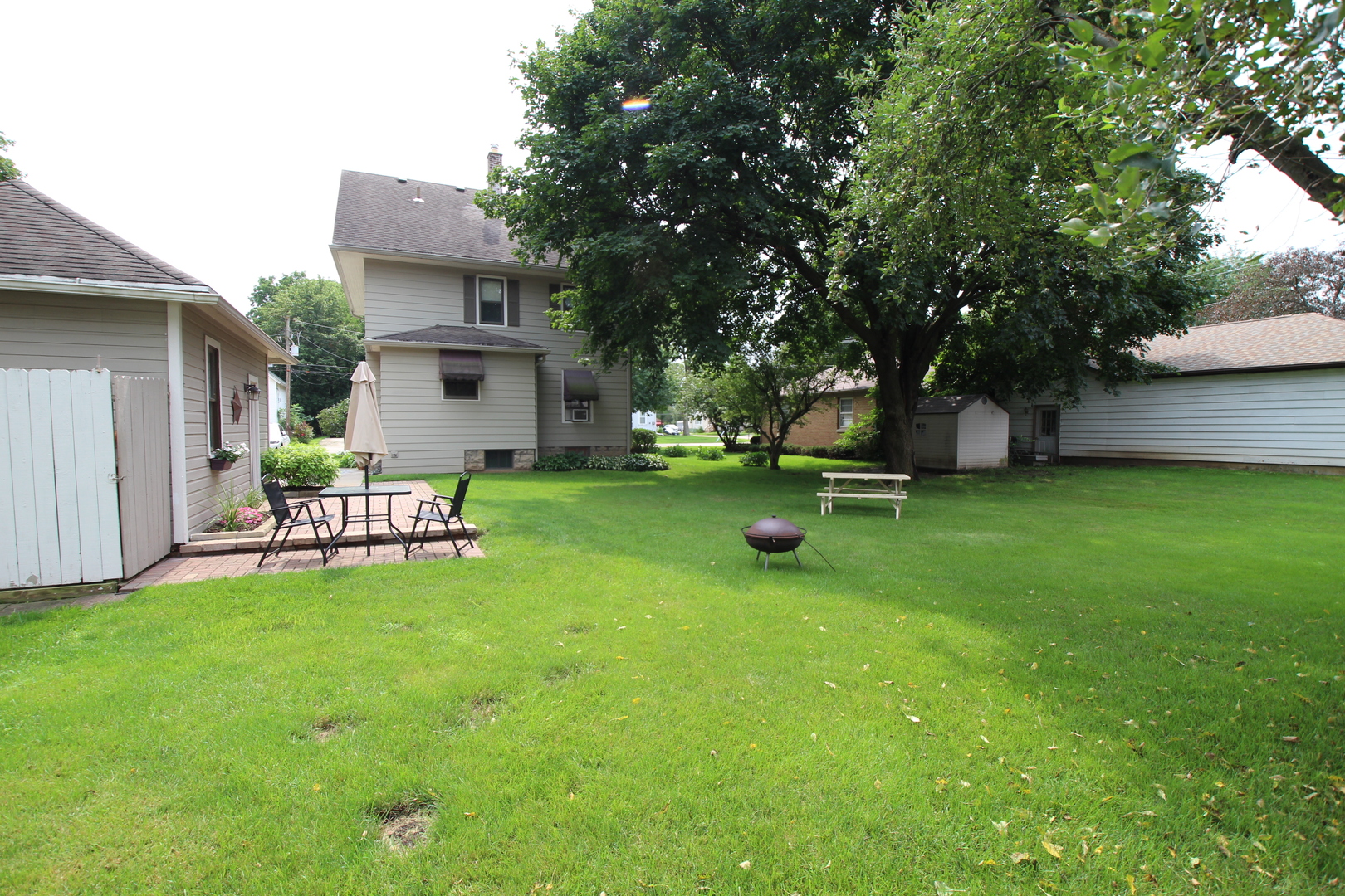 410 E Hurlbut Property Photo 6