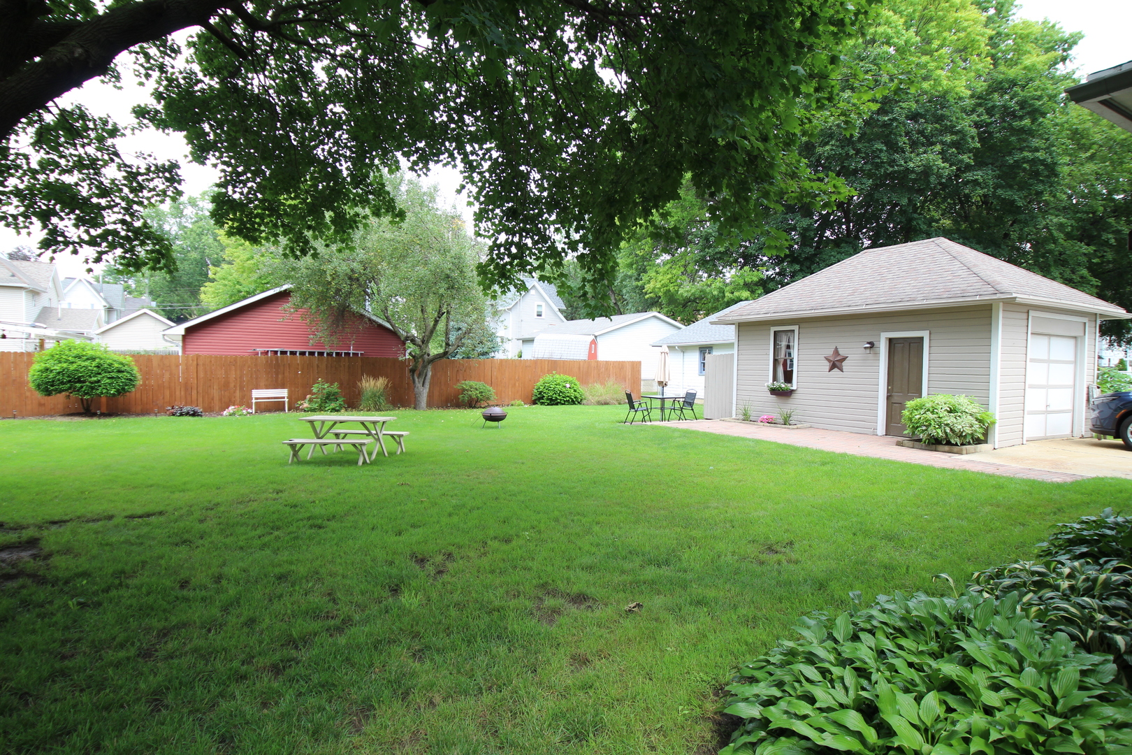 410 E Hurlbut Property Photo 8