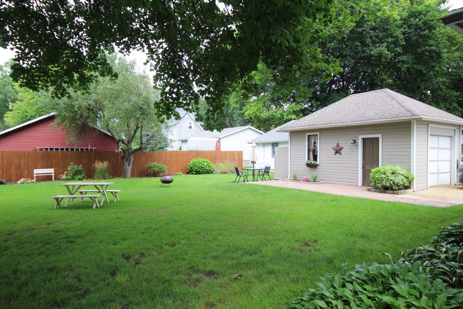 410 E Hurlbut Property Photo 9