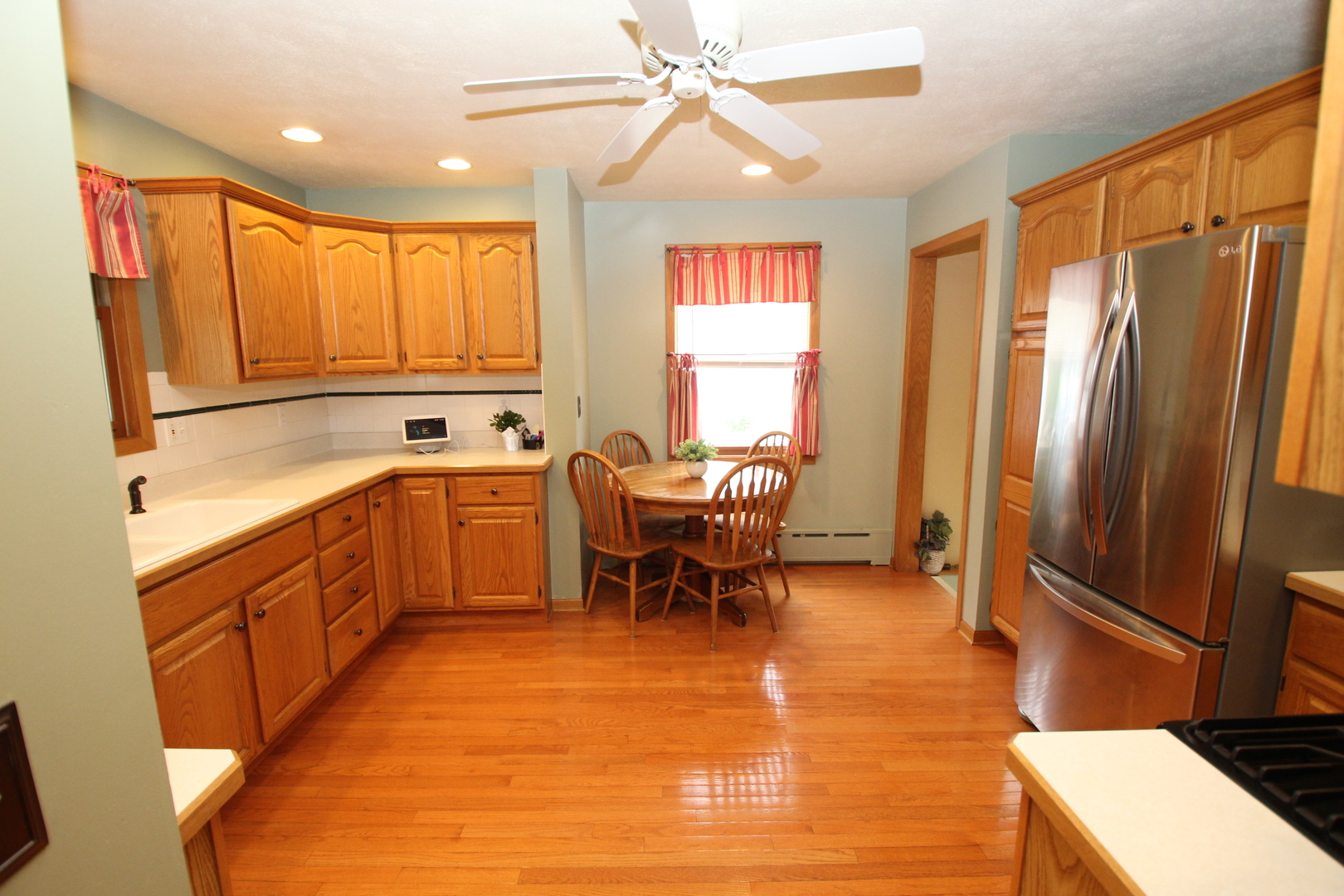 410 E Hurlbut Property Photo 11