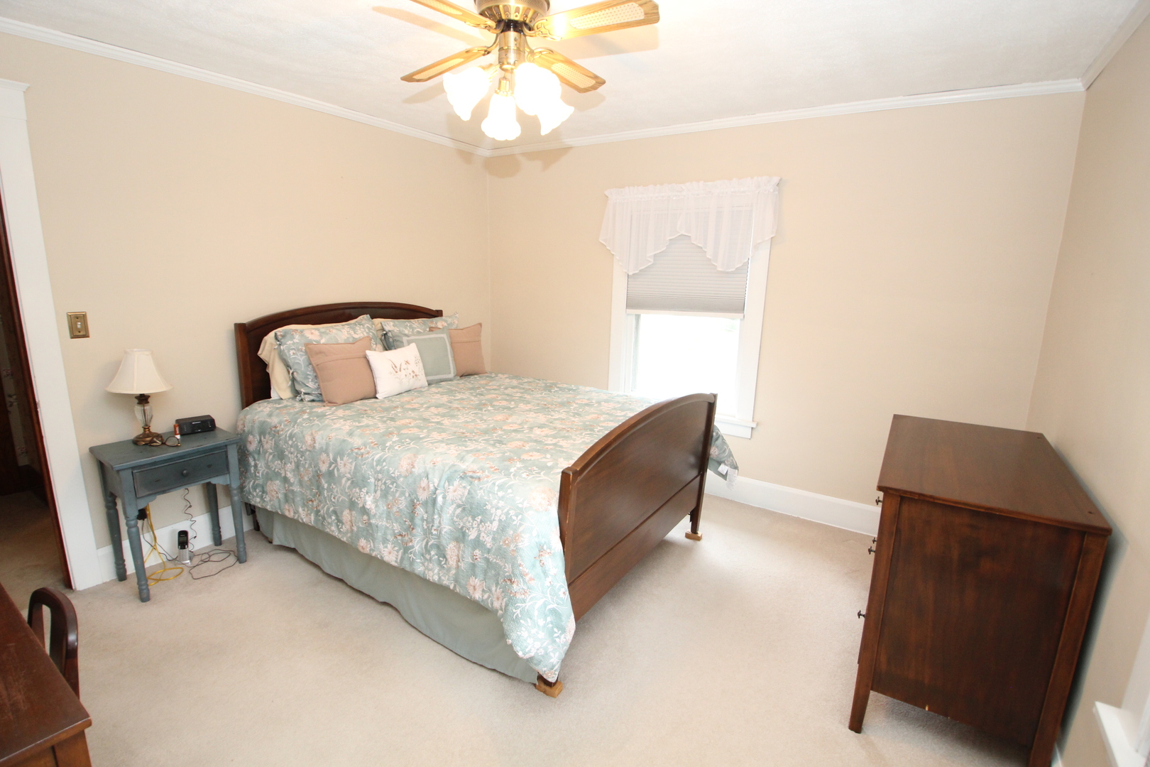 410 E Hurlbut Property Photo 21