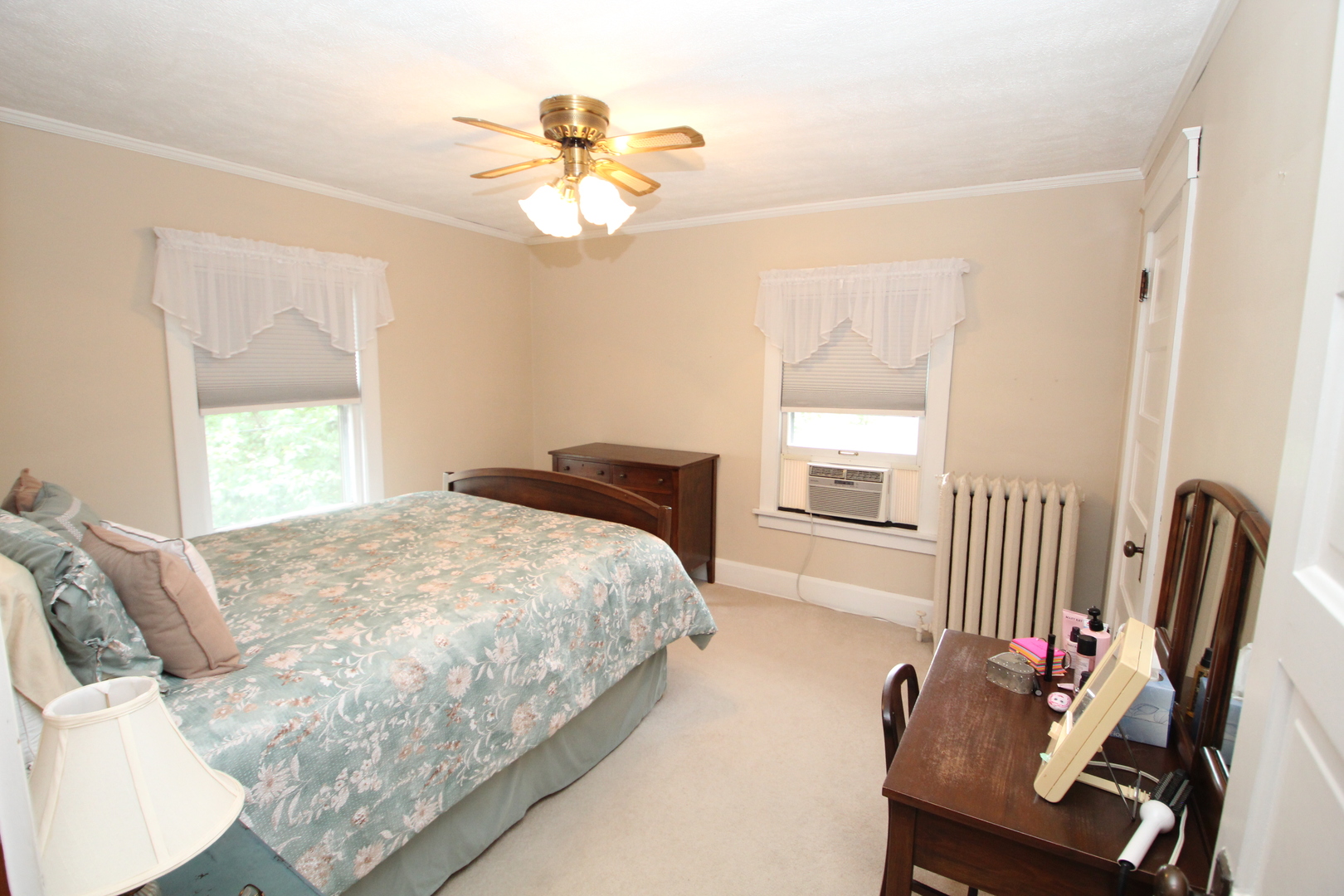 410 E Hurlbut Property Photo 22