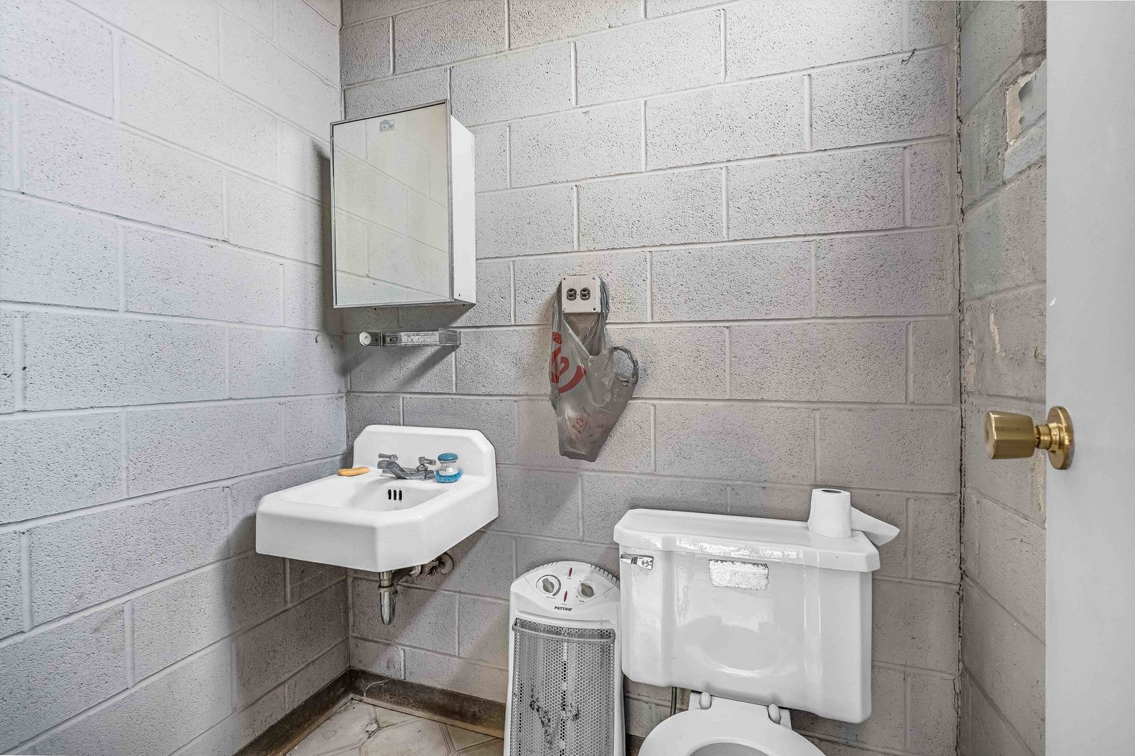 4511 W Belmont Avenue Property Photo 29