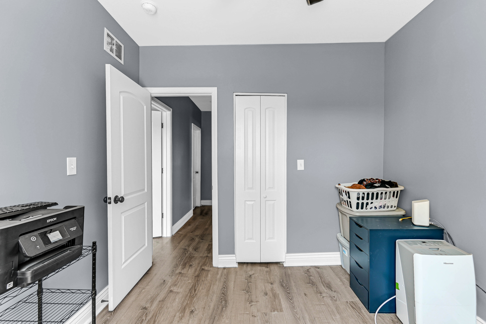 6404 S Langley Avenue Property Photo 6