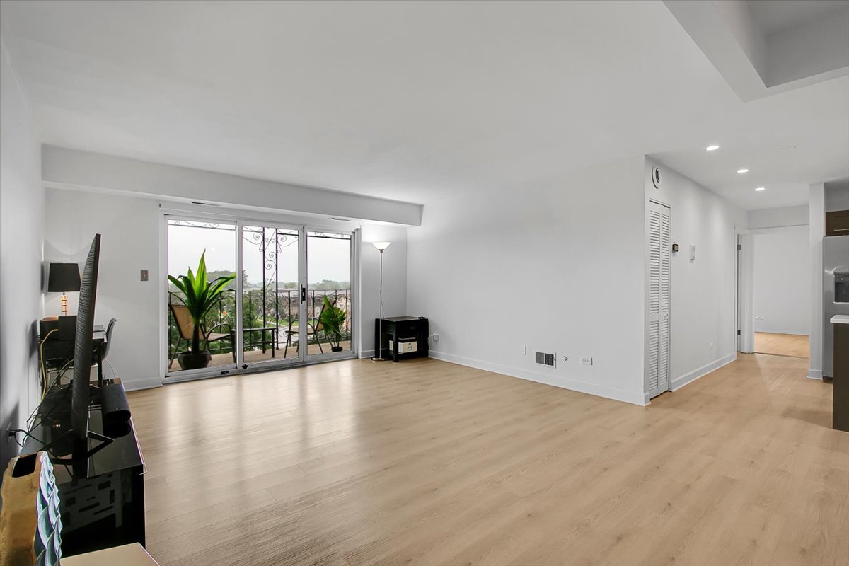 7525 W Lawrence Avenue 505 Property Photo 15