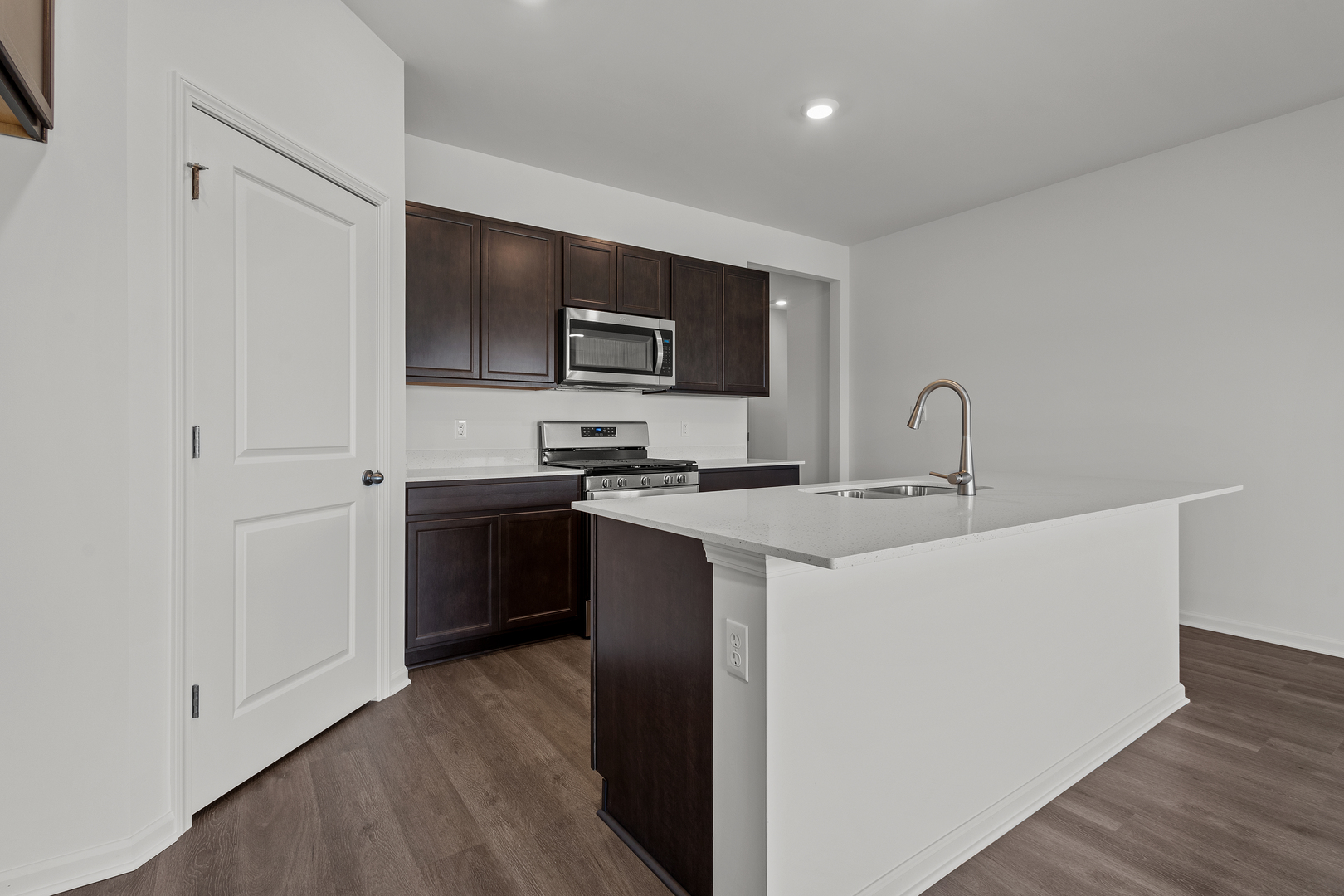 2913 Old Castle Road Property Photo 6