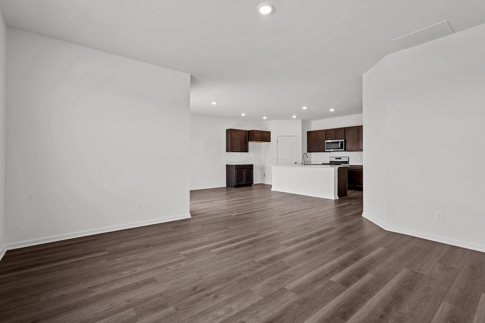 2913 Old Castle Road Property Photo 12