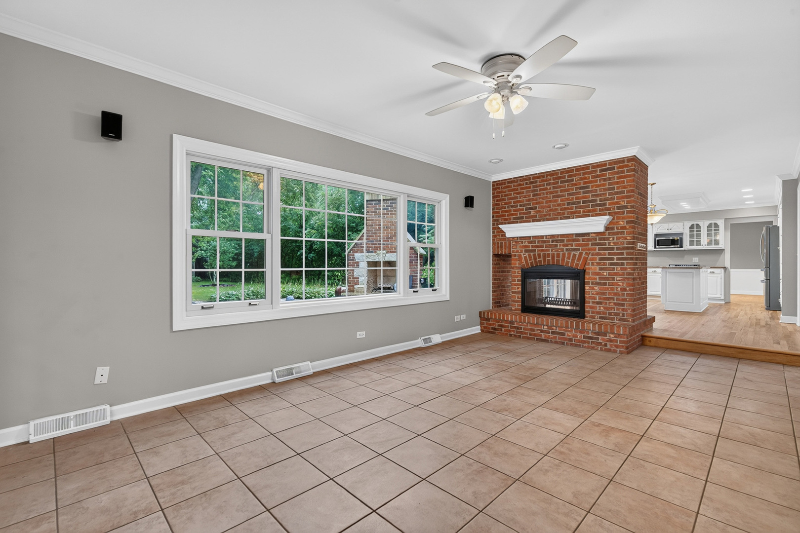 2100 Stirling Road Property Photo 12