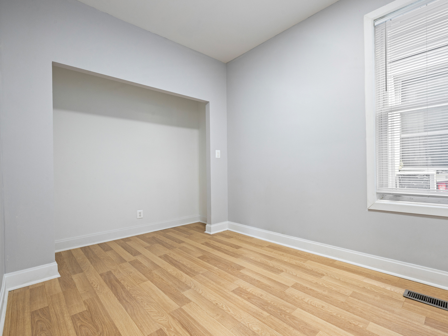 6350 S Wood Street Property Photo 13