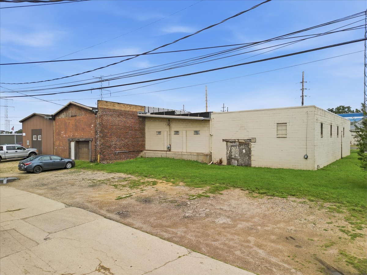300 Ave A Property Photo 5