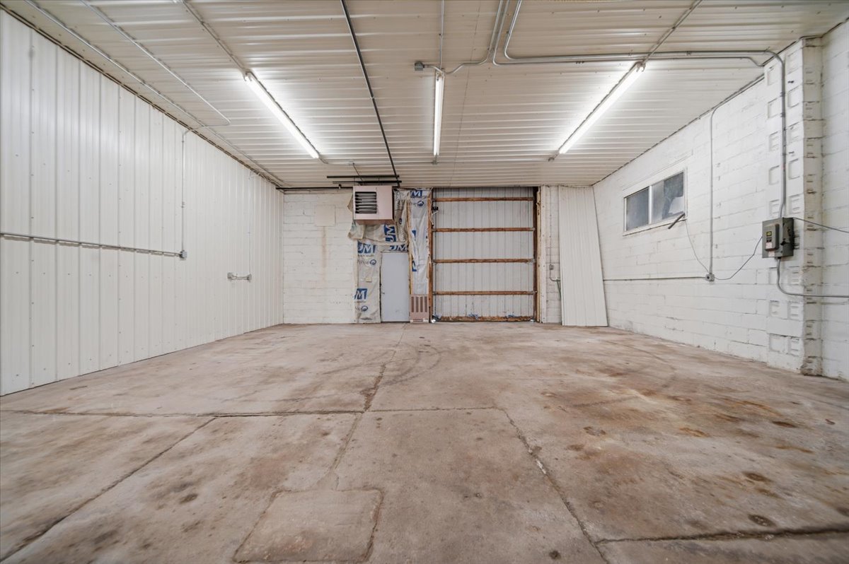 300 Ave A Property Photo 10
